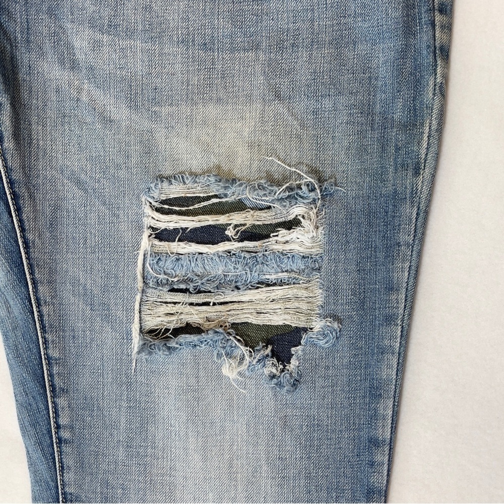 American Rag Men’s Distressed Jeans Size 34 Light Wash Camo Detail - Picture 6 of 15